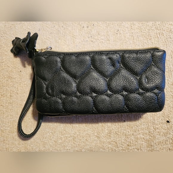 Betsey Johnson wristlet wallet- puffy black hearts - Picture 7 of 11